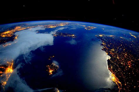 晚上圖|Night Earth: Discover the Beauty of Our Planet at Night